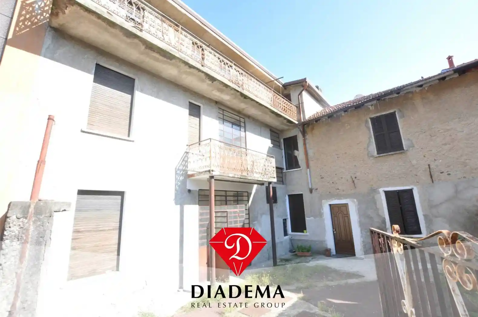 Palazzo - Edificio in vendita a Besnate