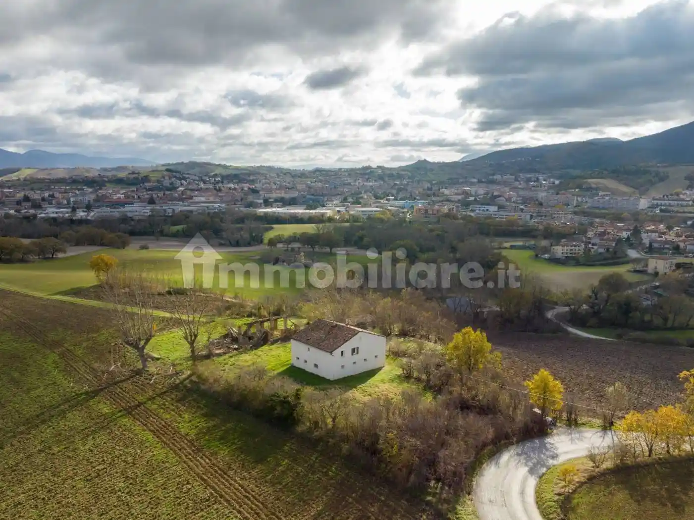 Rustico - Casale in vendita a Fabriano