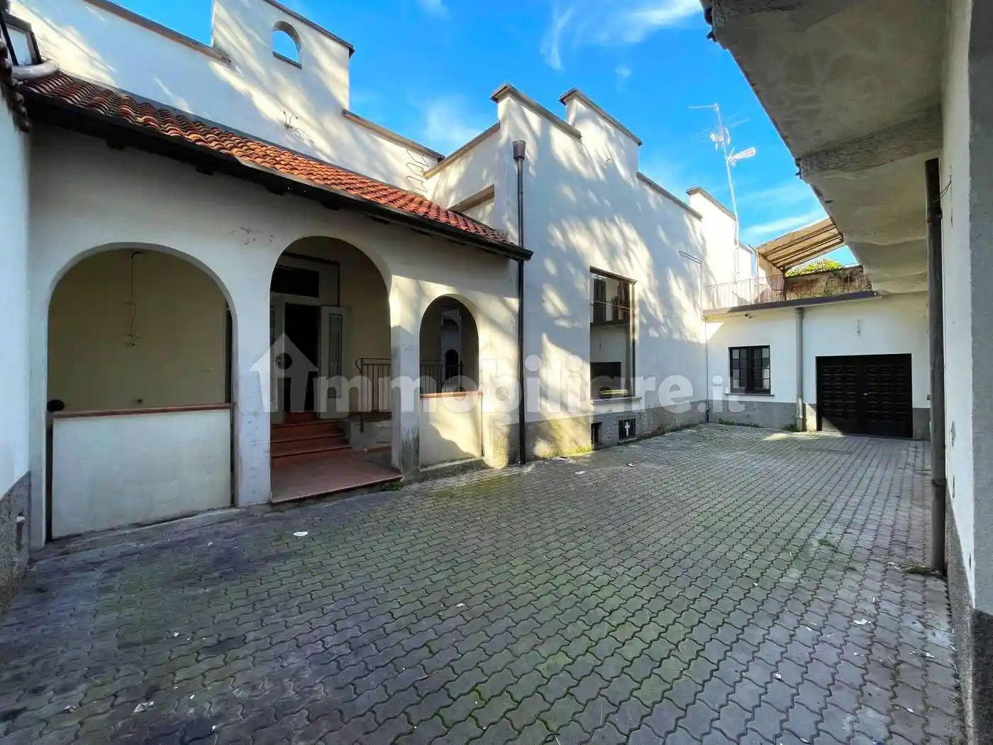 Palazzo - Edificio in Affitto - foto 4