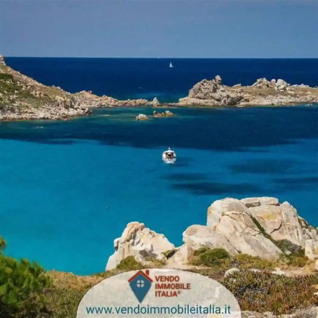 Palazzo - Edificio in vendita a Santa Teresa Gallura