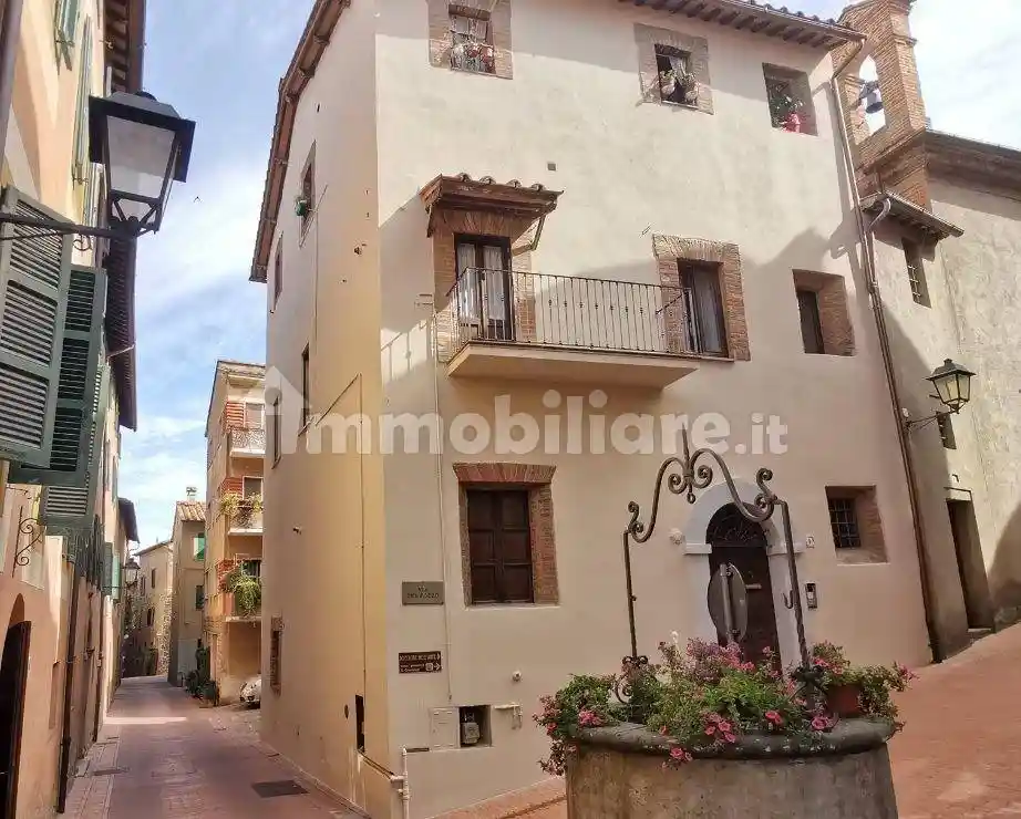 Appartamento in vendita a Paciano