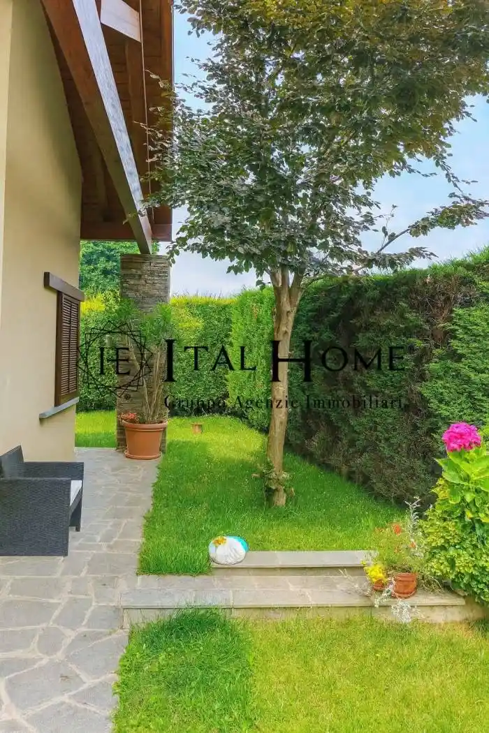 Villa in vendita a Brivio