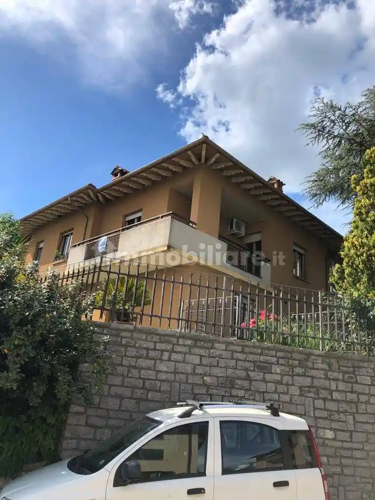Villa in vendita a Passignano sul Trasimeno