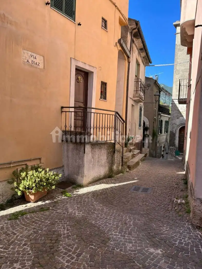 Appartamento in vendita a Vallepietra