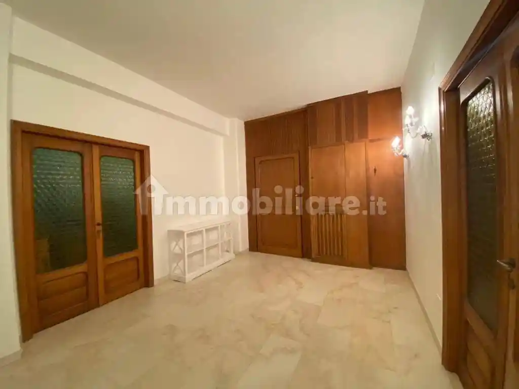 Palazzo - Edificio in affitto a Foggia