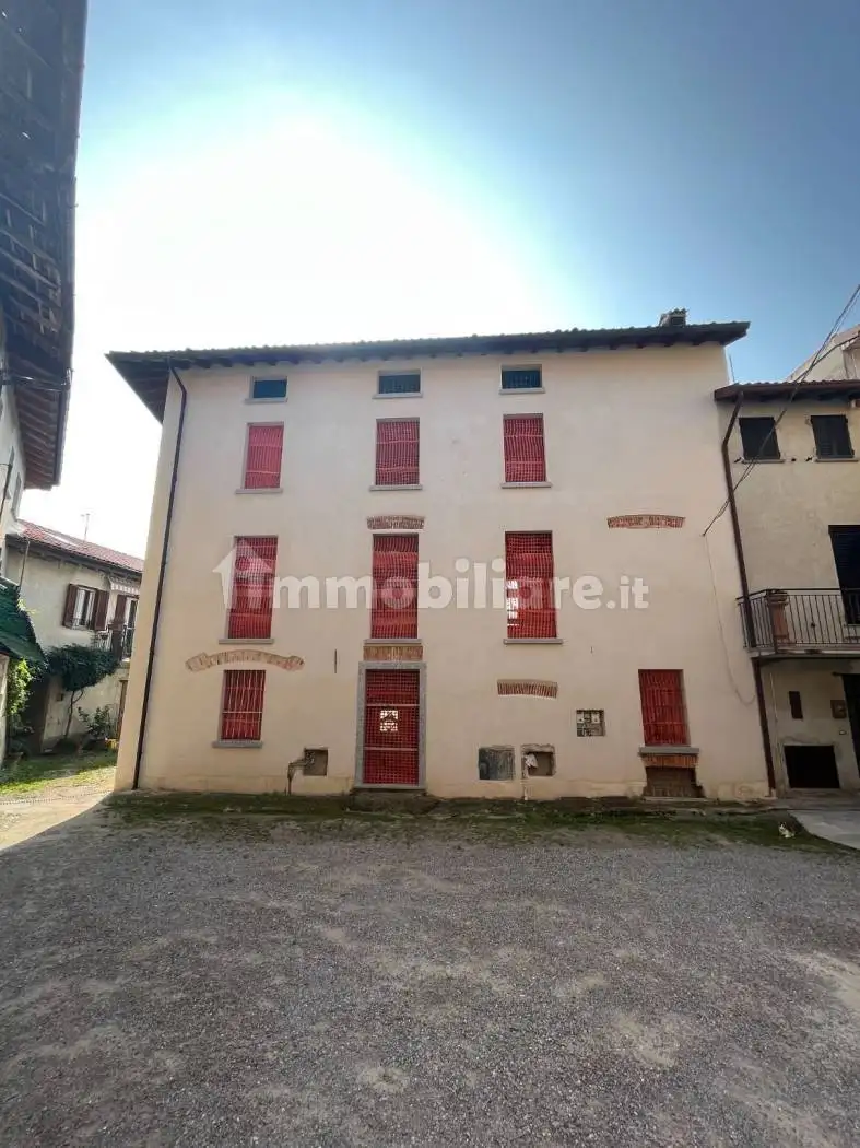 Rustico - Casale in vendita a La Valletta Brianza