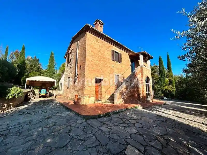 Rustico - Casale in vendita a Chiusi