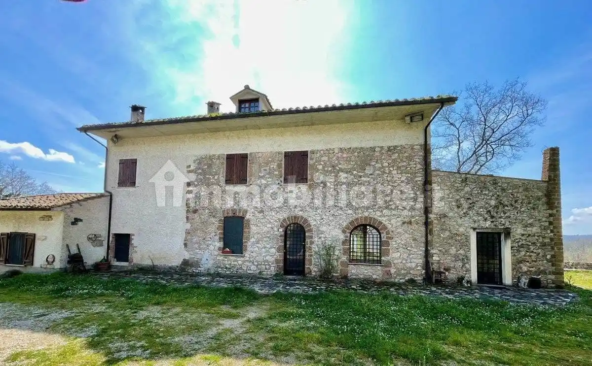 Rustico - Casale in vendita a Orte