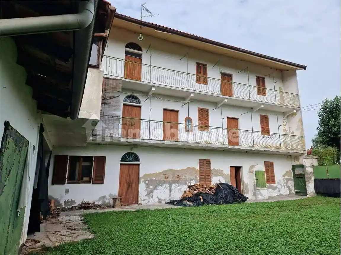 Casa indipendente in vendita a Divignano