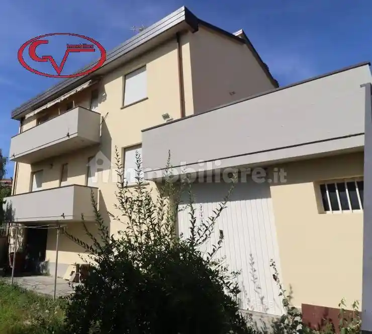 Casa indipendente in vendita a Bucine