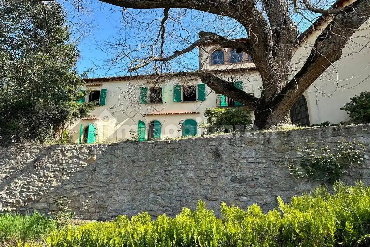 Palazzo - Edificio in vendita a Volterra