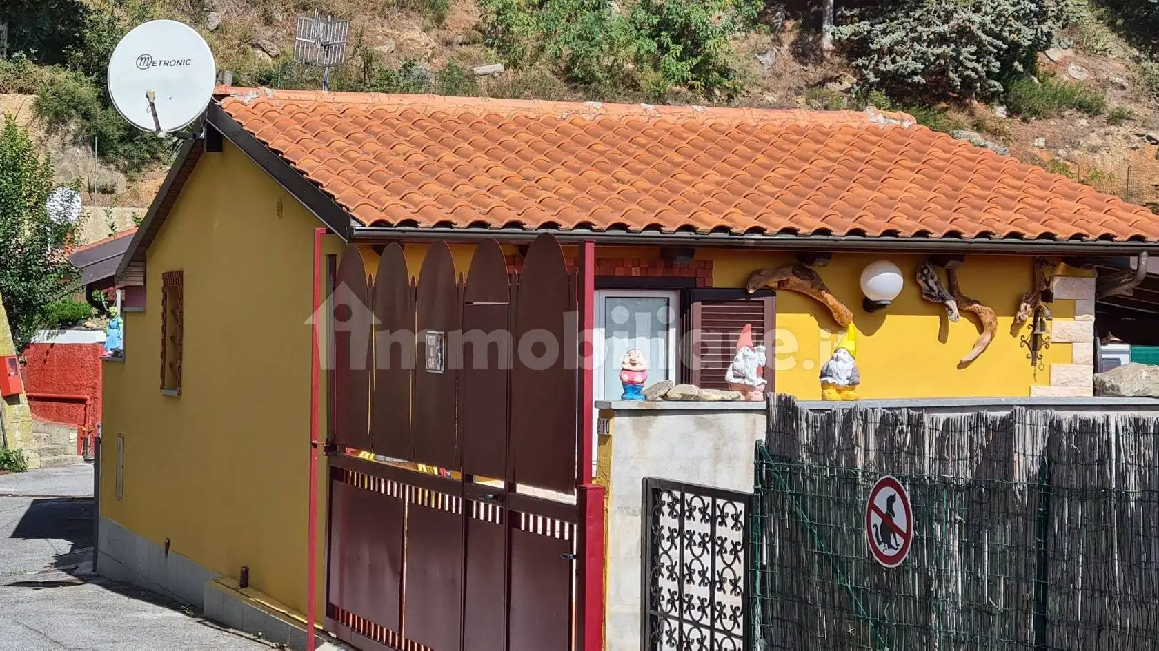 Villa in vendita a Cisano sul Neva