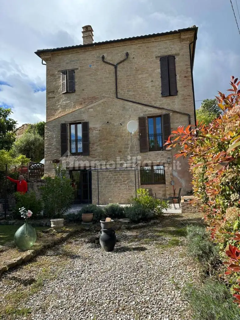 Casa indipendente in vendita a Penna San Giovanni