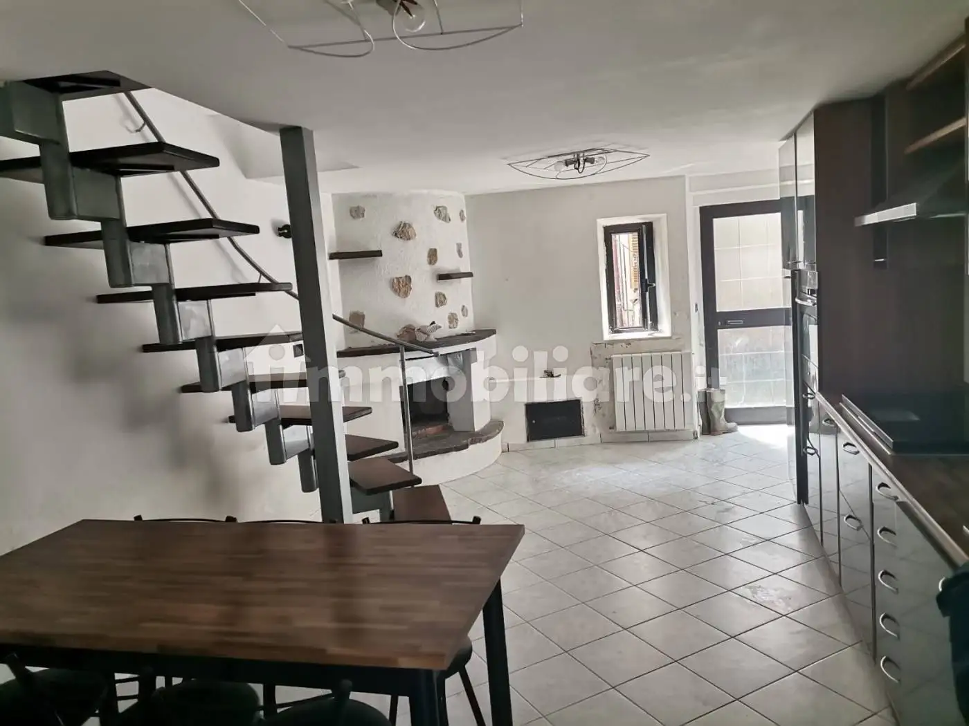 Casa indipendente in vendita a Fiamignano