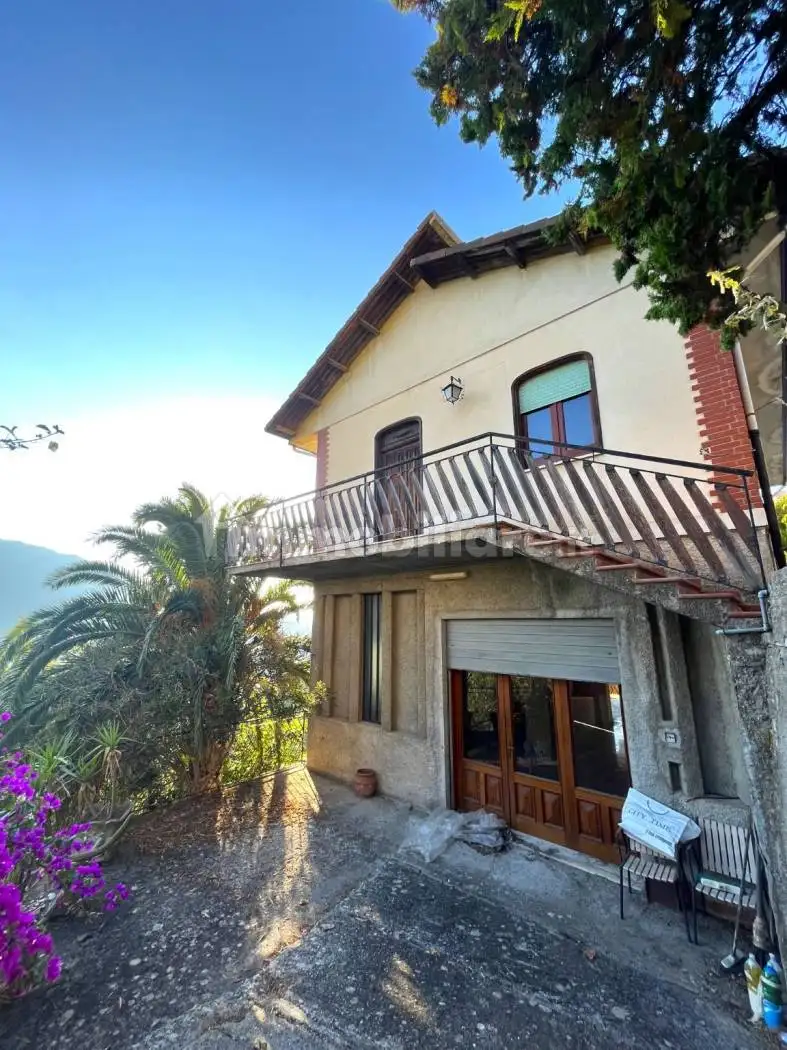 Casa indipendente in vendita a Castell'Umberto