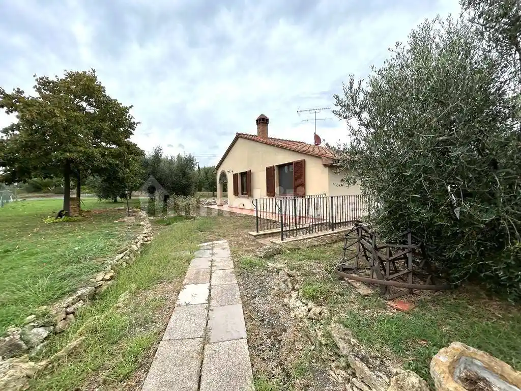 Villa in vendita a Cecina