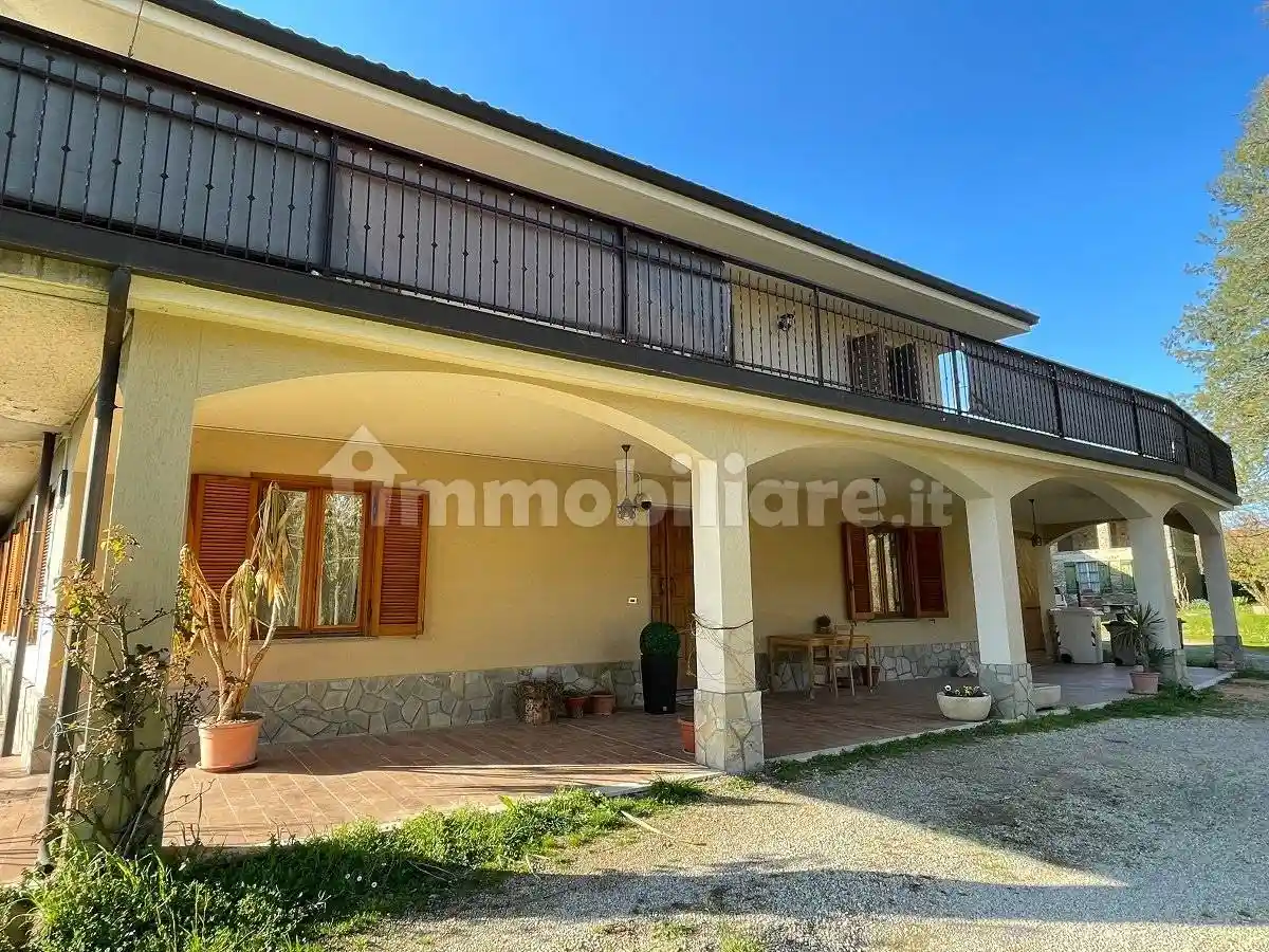 Villa in vendita a Santo Stefano Belbo