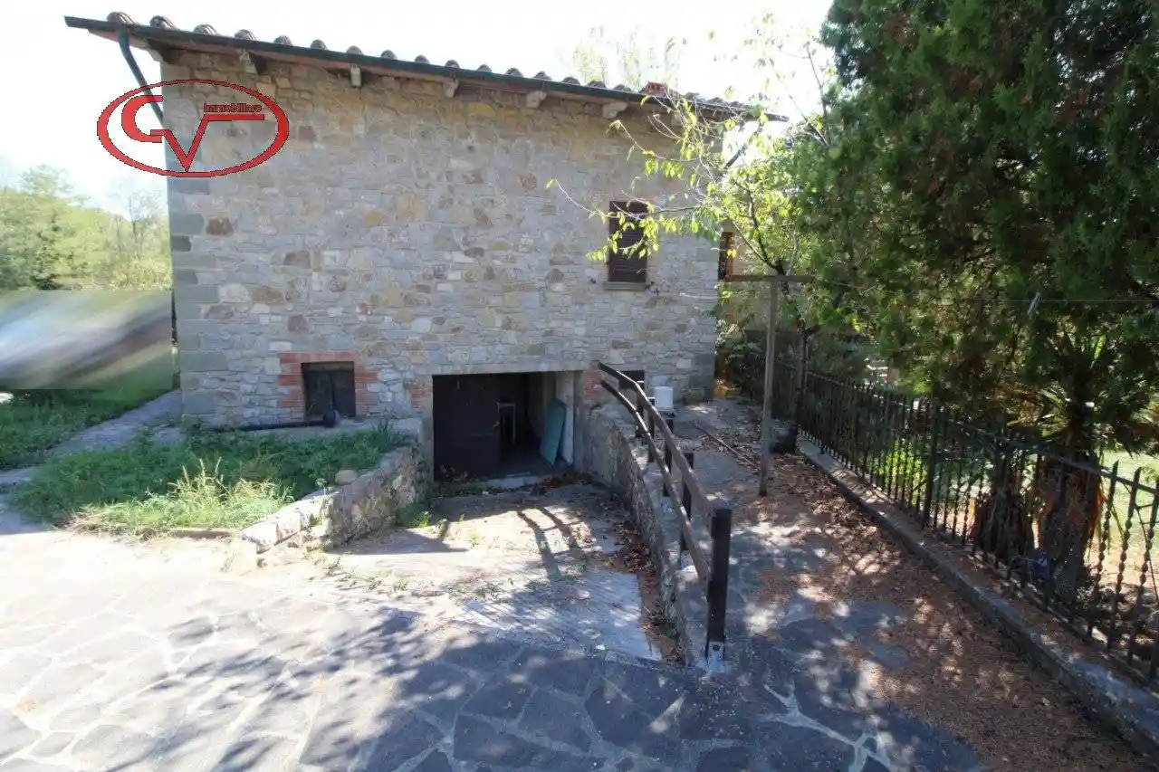 Casa indipendente in vendita a Bucine