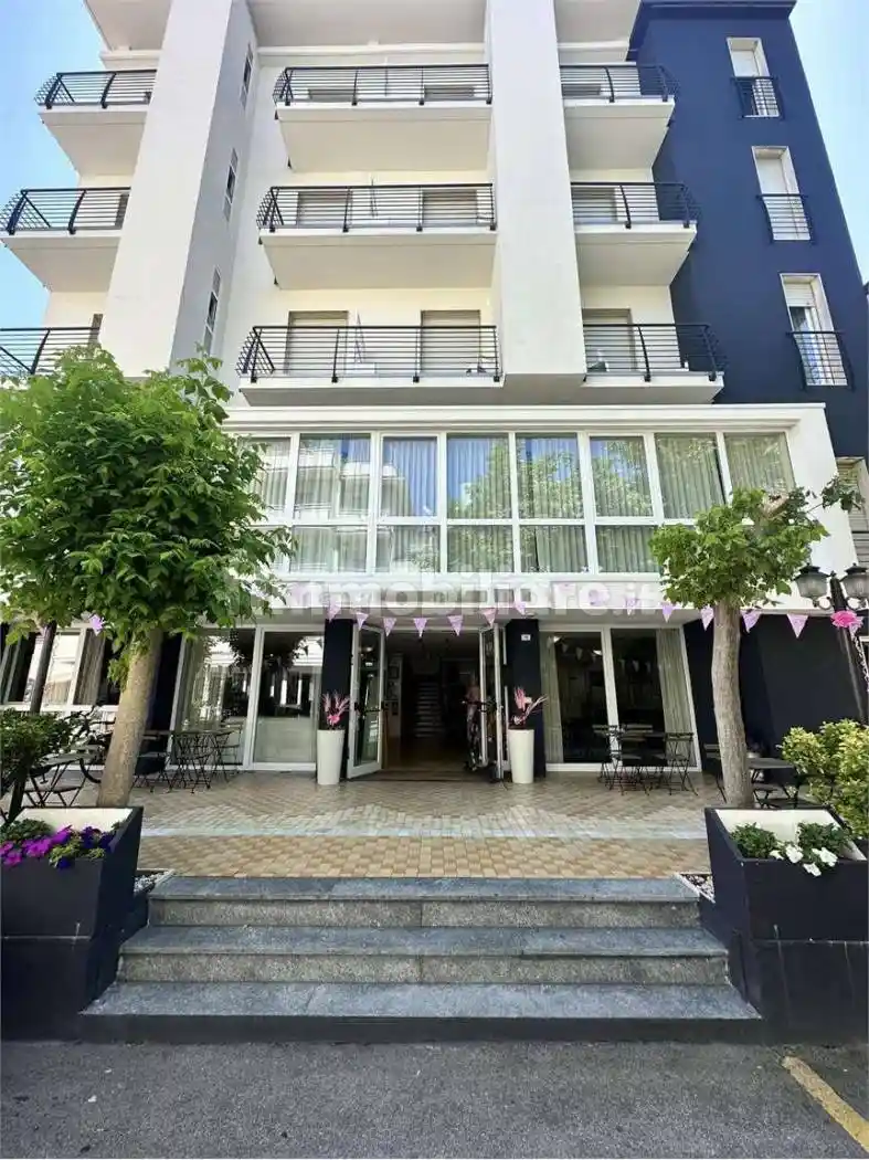Palazzo - Edificio in vendita a Riccione