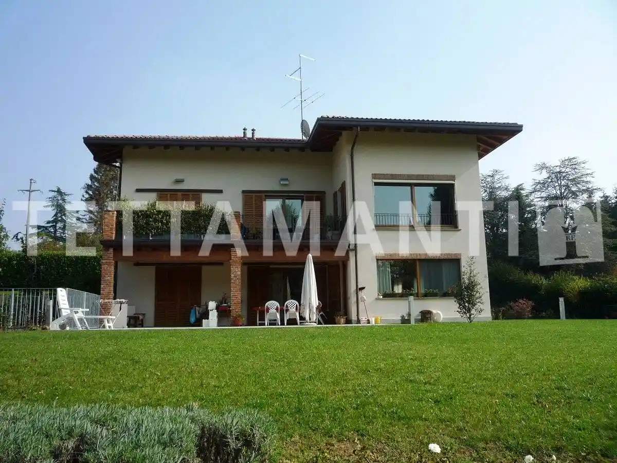 Villa in vendita a Fino Mornasco