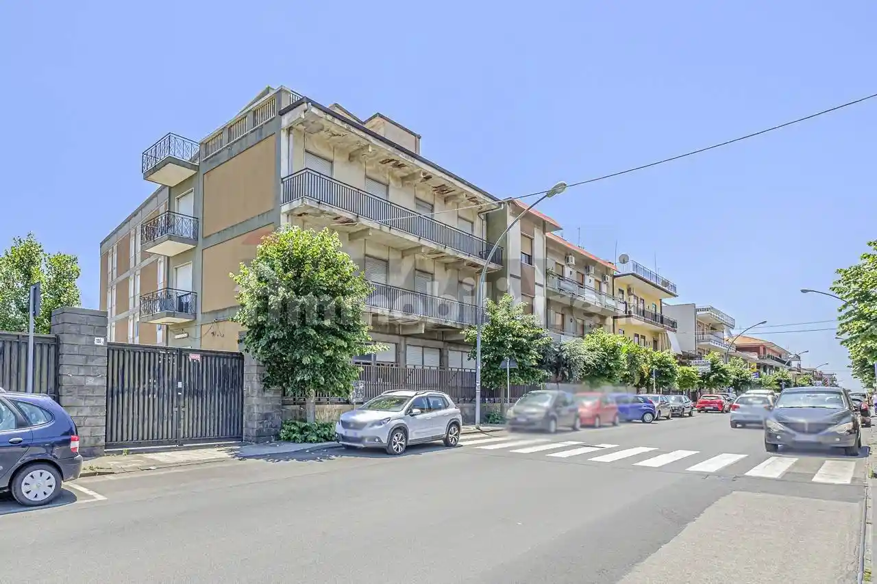 Palazzo - Edificio in vendita a San Giovanni la Punta