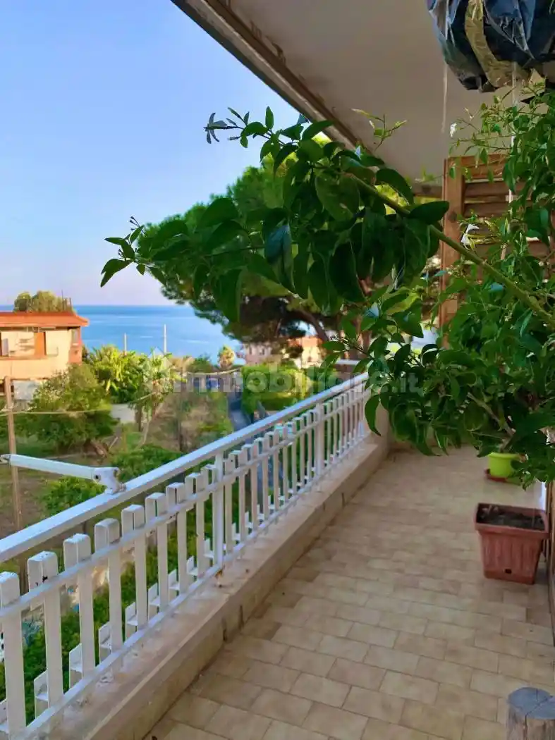 Appartamento in vendita a Aci Castello