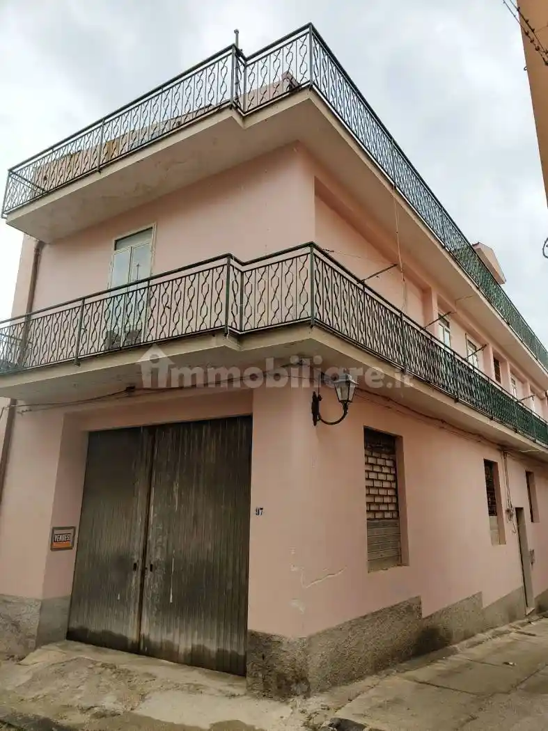 Palazzo - Edificio in vendita a Melilli