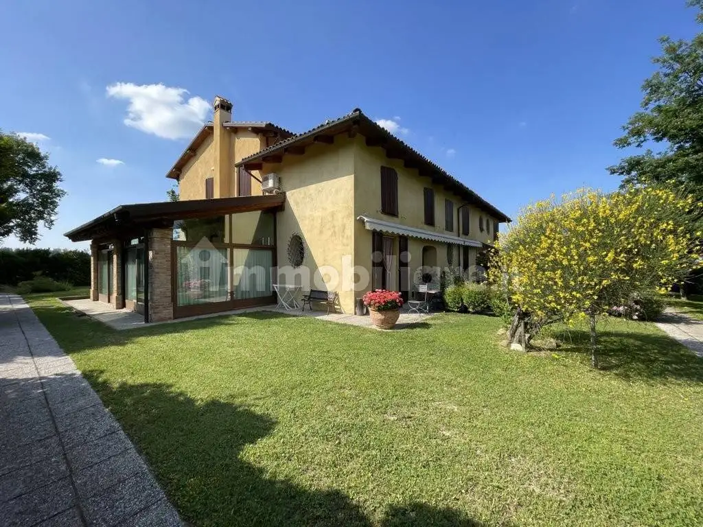 Villa in vendita a Imola