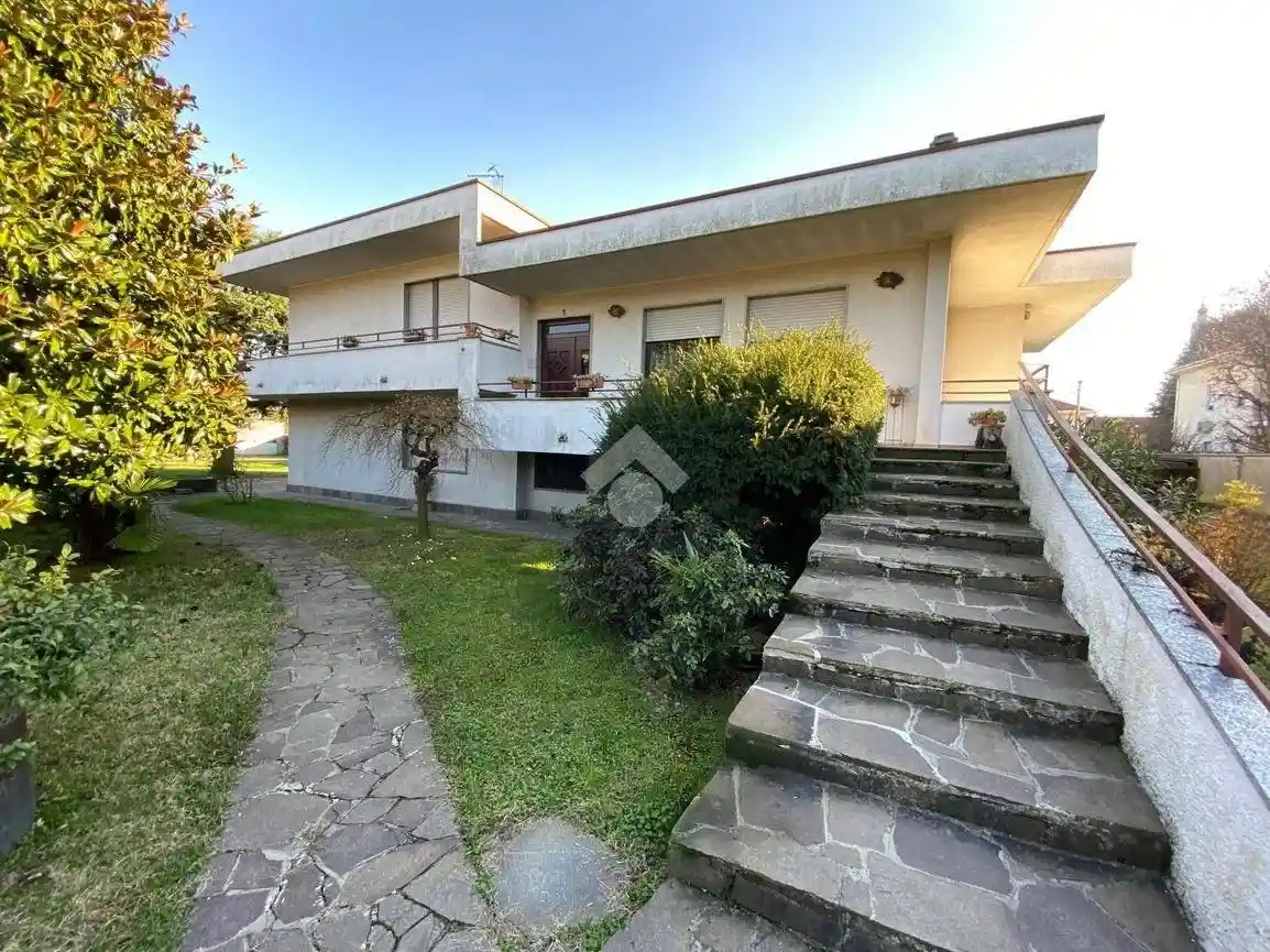 Villa in vendita a Magnago