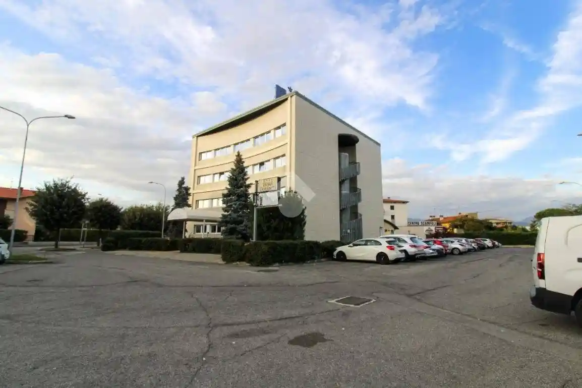 Palazzo - Edificio in vendita a Lallio