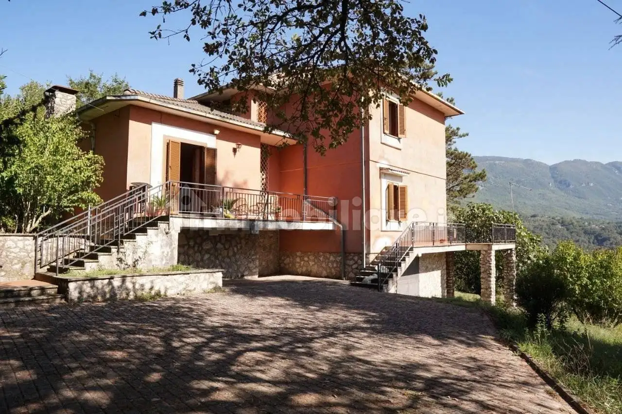 Villa in vendita a Marano Equo