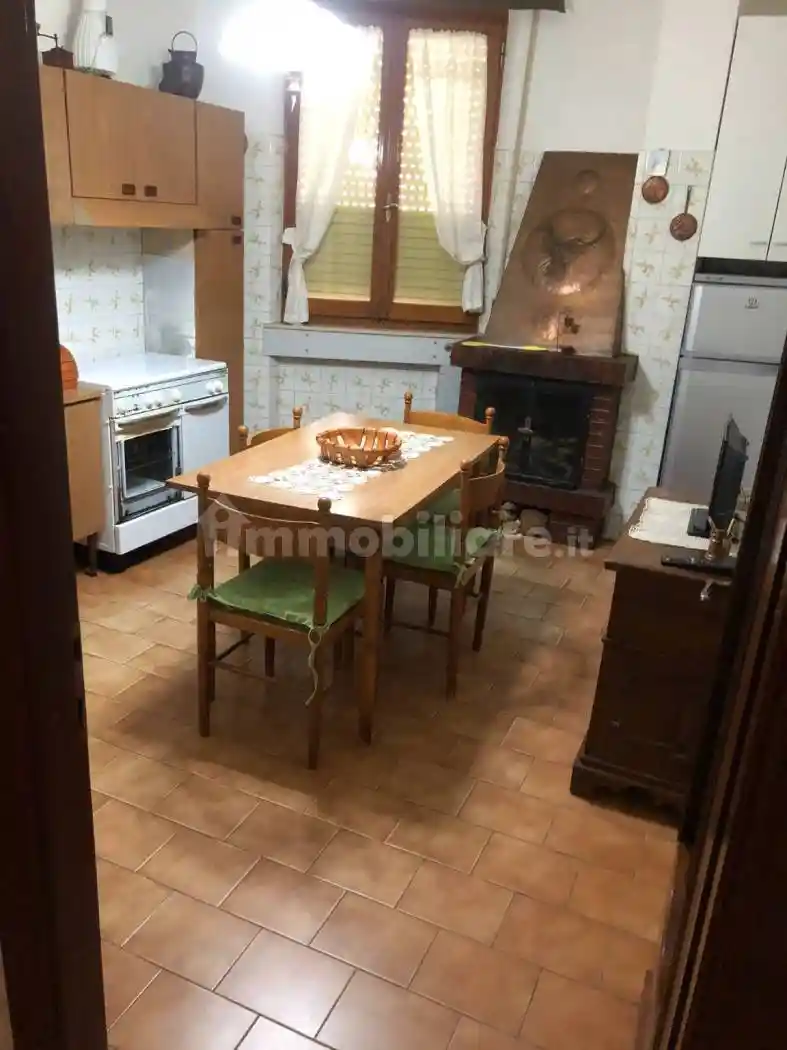 Quadrilocale piazza 4 Novembre 3, Centro, Comunanza - foto 4