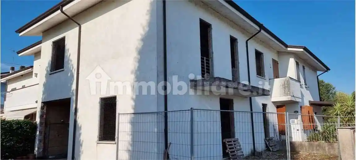 Villa in vendita a Goito