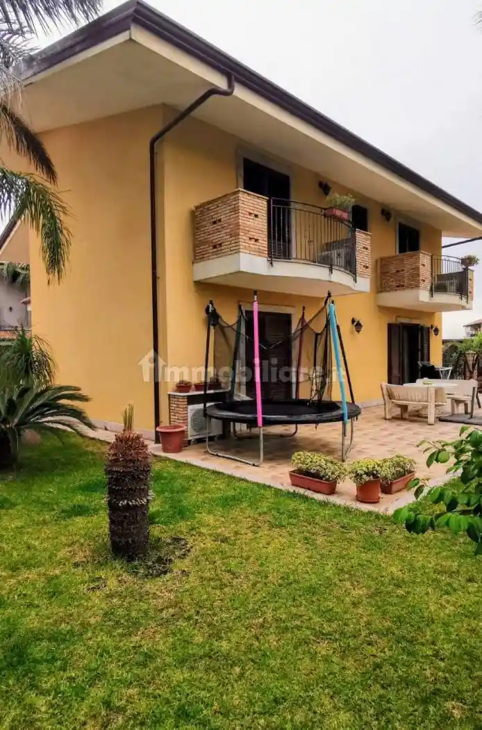 Villa in vendita a Piedimonte Etneo