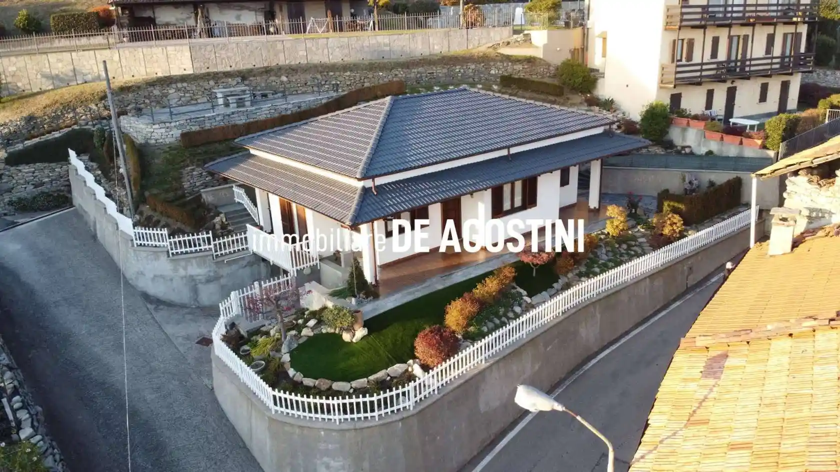 Villa in vendita a Nebbiuno