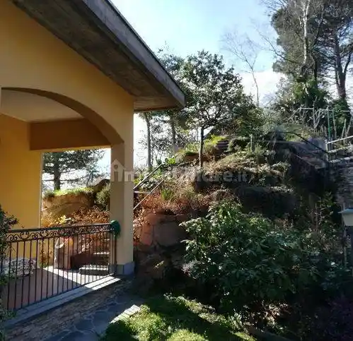 Villa in vendita a Cuasso al Monte