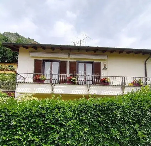 Villa in vendita a Sangiano