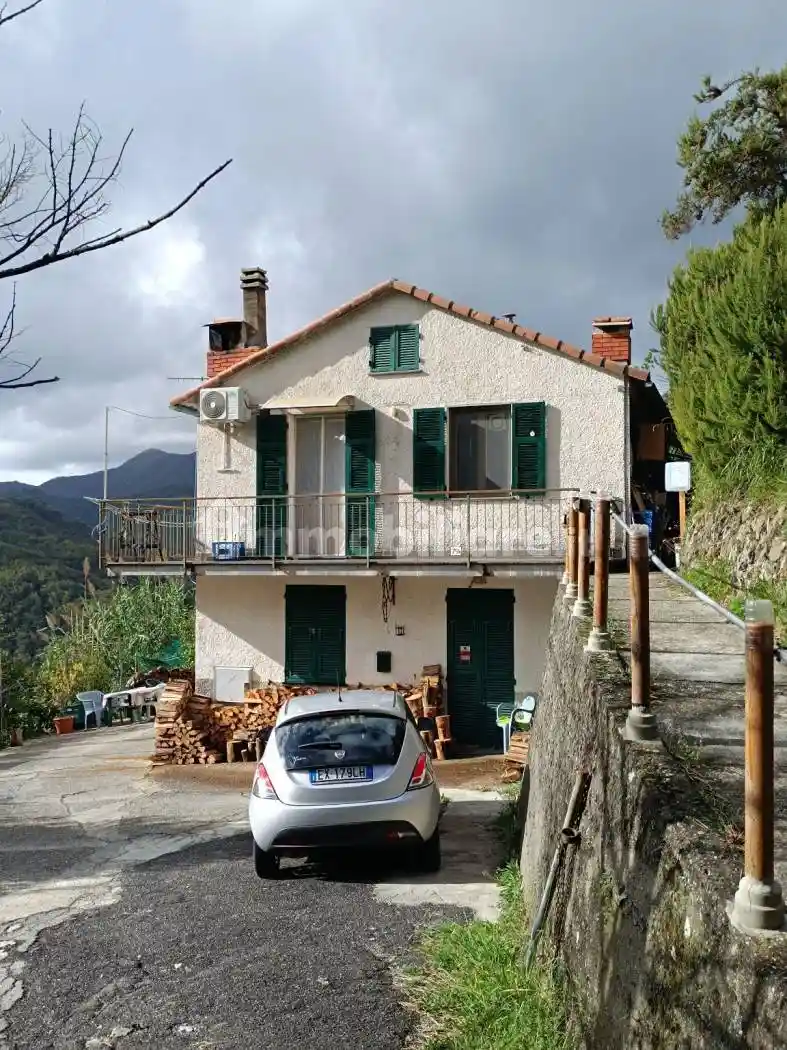 Villa in vendita a Lumarzo