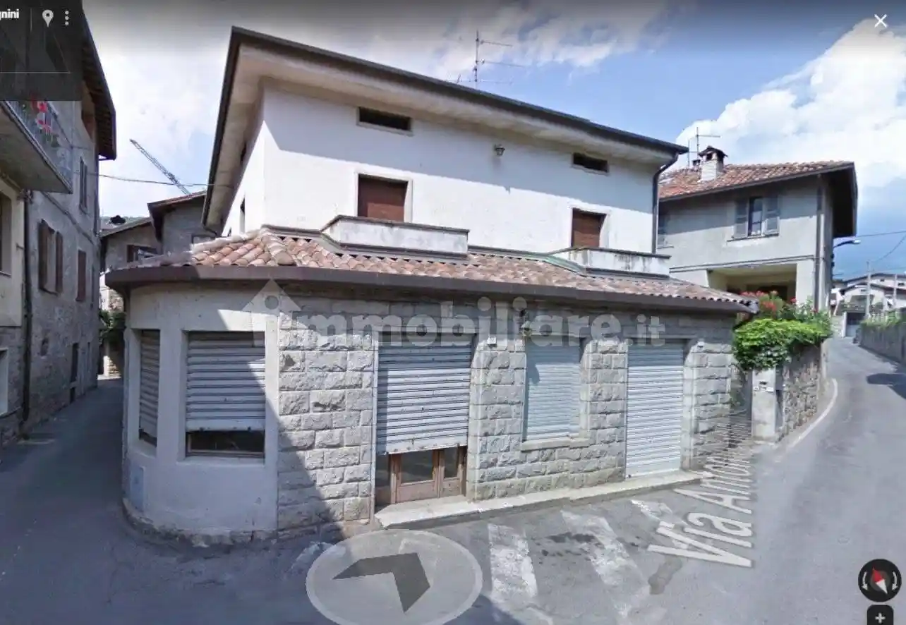 Villa in vendita a Esine