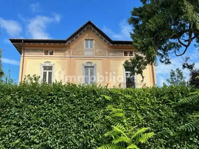 Villa in vendita a Varese