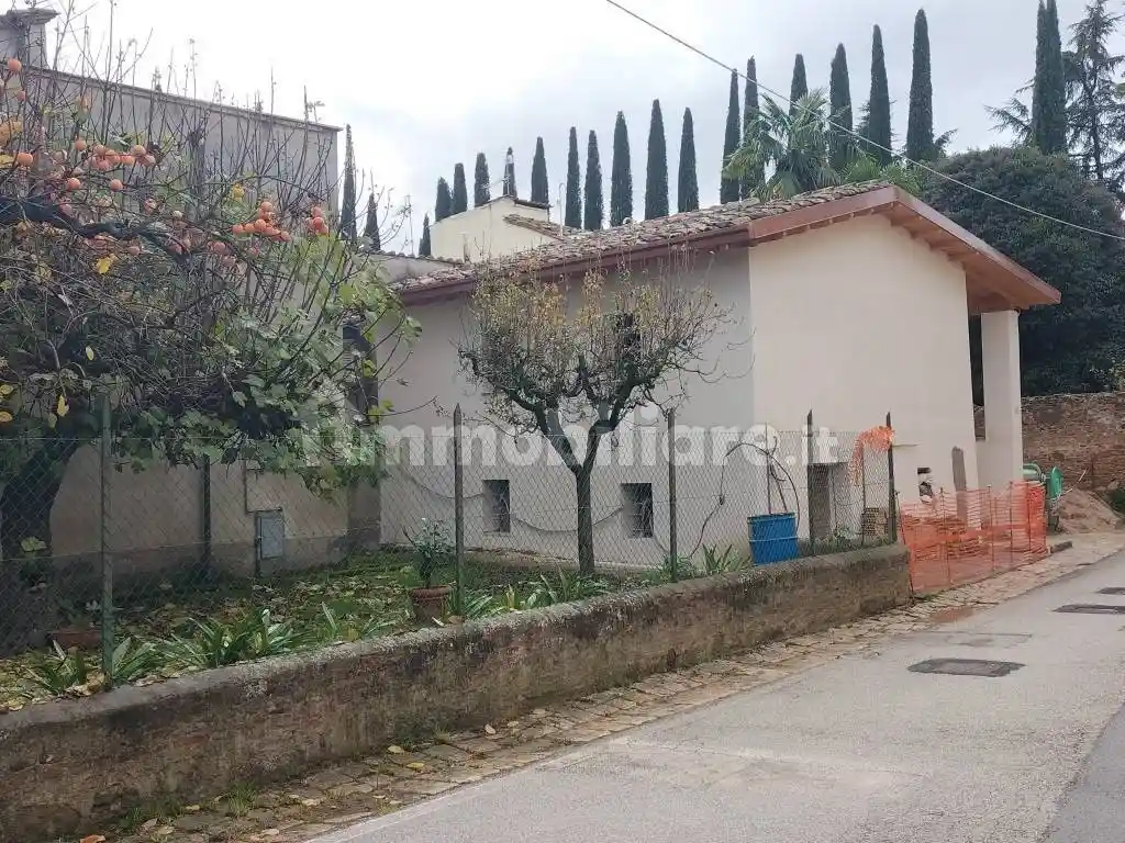 Rustico - Casale in vendita a Perugia