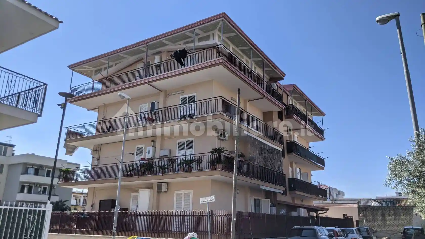 Palazzo - Edificio in vendita a Casandrino