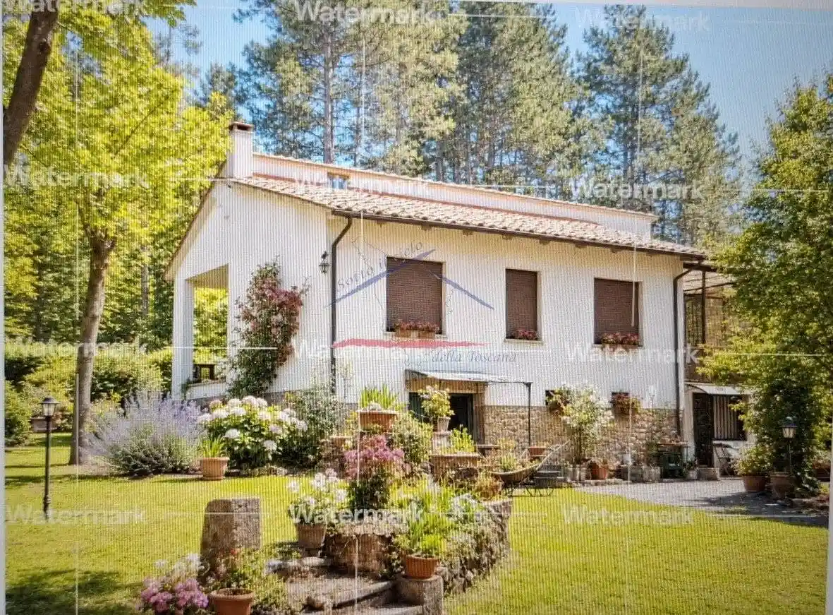 Casa indipendente in vendita a Arezzo