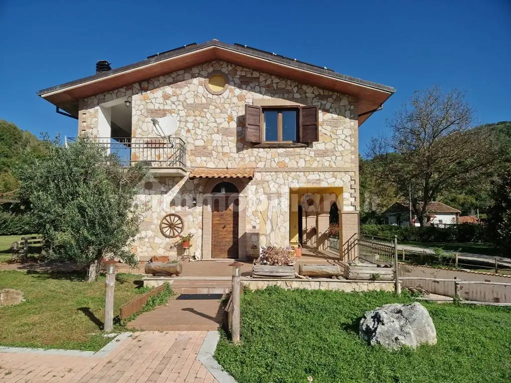 Villa in vendita a Carsoli
