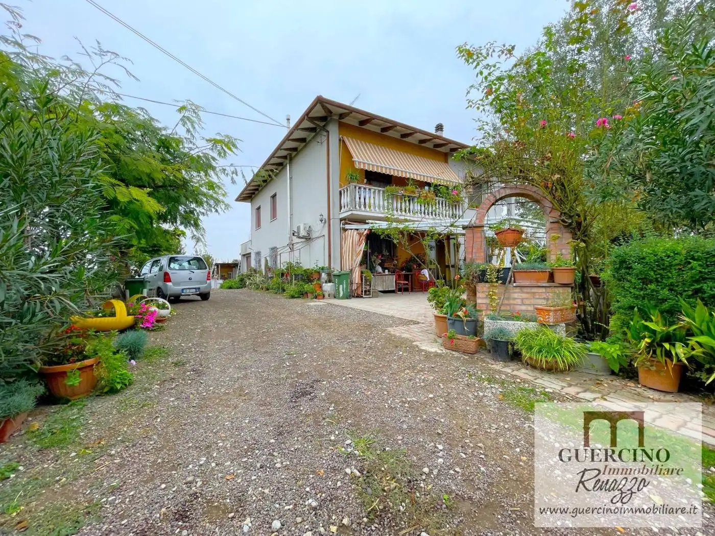 Villa in vendita a Cento