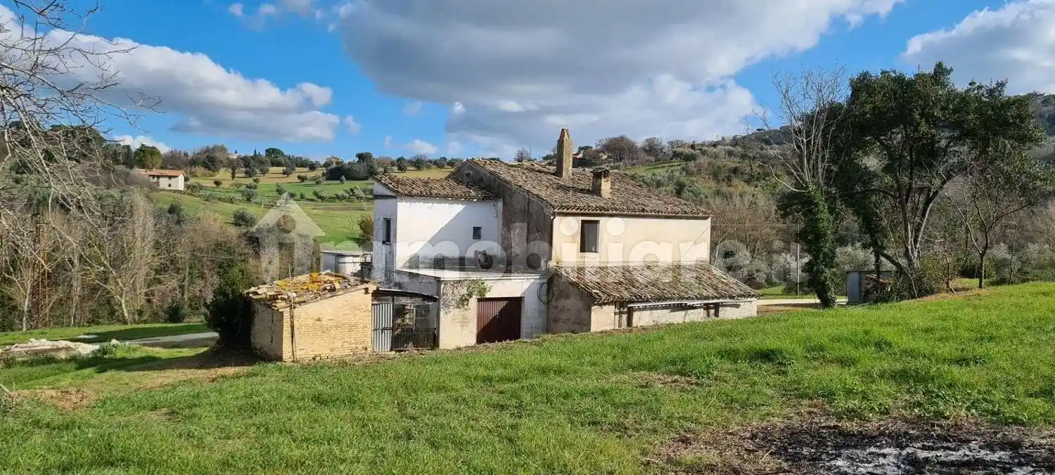 Rustico - Casale in vendita a Macerata