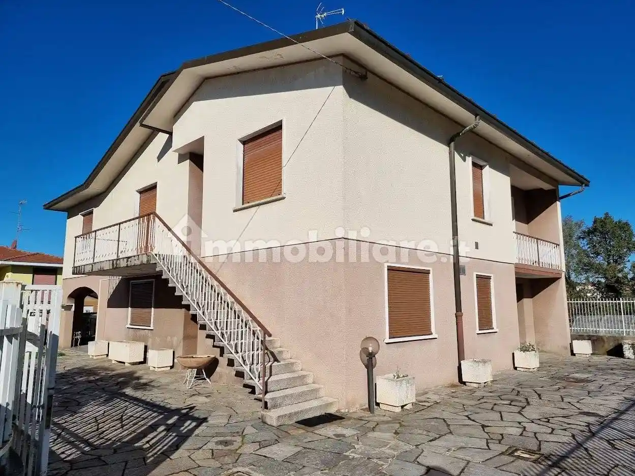 Villa in vendita a Carnago