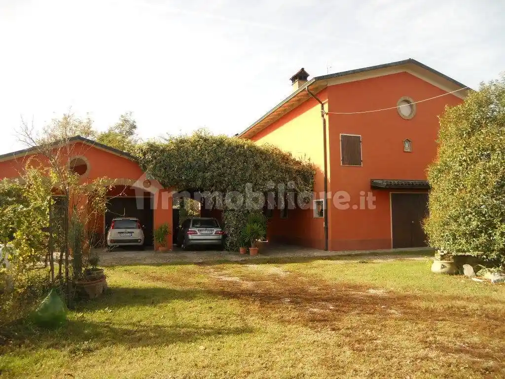 Rustico - Casale in vendita a Modena