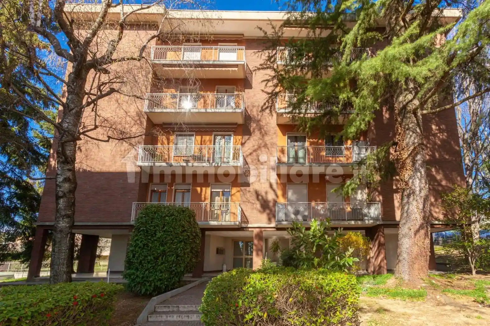 Appartamento in vendita a Gazzada Schianno