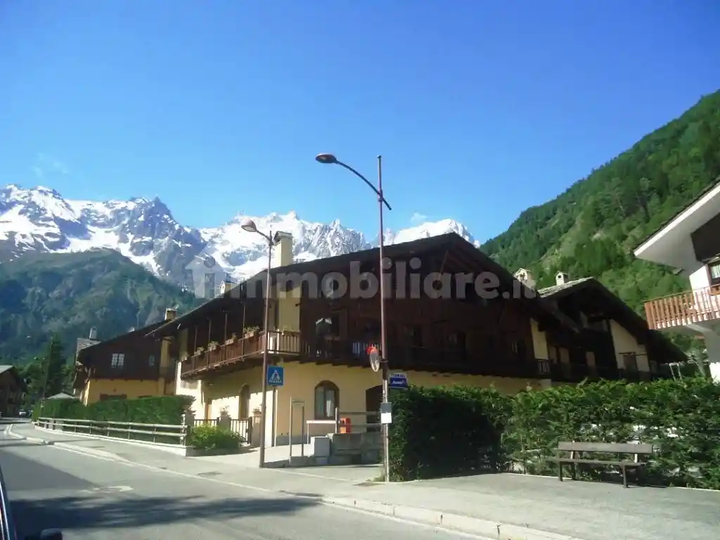 Appartamento in vendita a Courmayeur